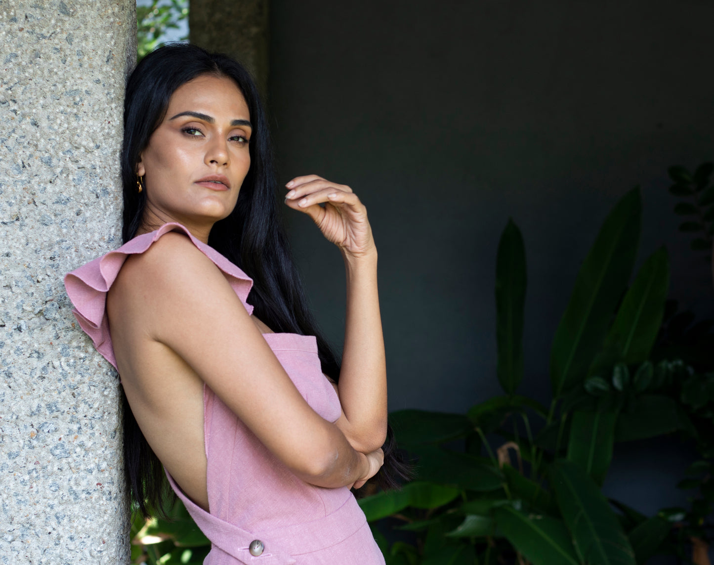 SUNSEEKER MIDI FRILL DRESS - BACKLESS WITH BUTTONS IN DUSTY PINK