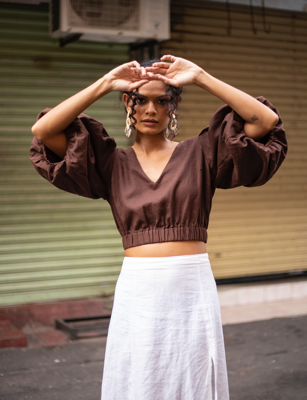 LILY PUFF SLEEVE CROP ELASTIC WAIST IN BROWN ILEANA